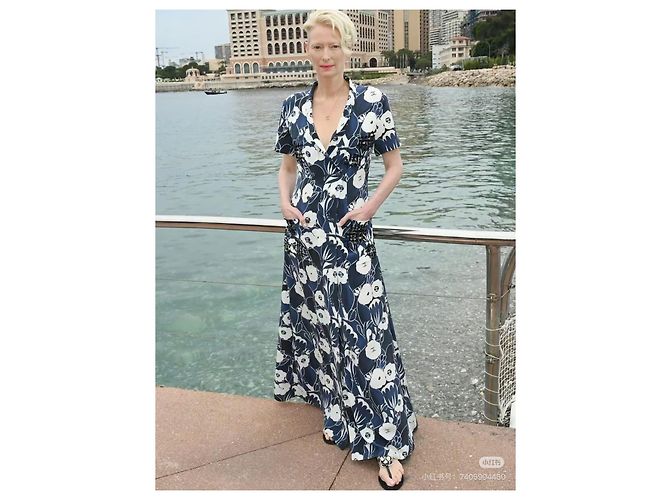 Vestido Chanel de seda con estampado de camelia y perlas - vista 7