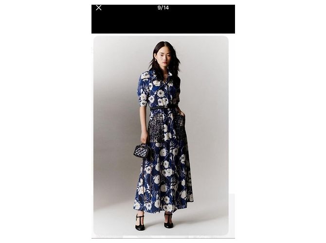 Vestido Chanel de seda con estampado de camelia y perlas - vista 9