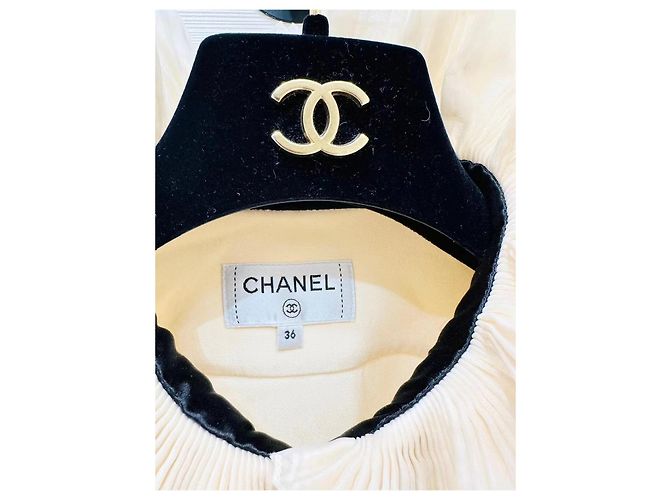 Camicia Chanel Métiers d'art 21 in seta con fiocco nero - vista 2