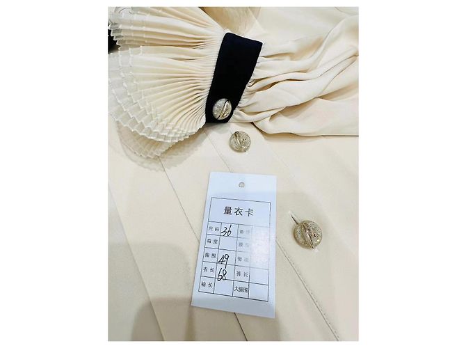 Camicia Chanel Métiers d'art 21 in seta con fiocco nero - vista 6