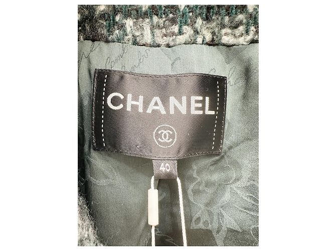 Chaqueta Chanel de Tweed Verde con Perlas Negras - vista 2
