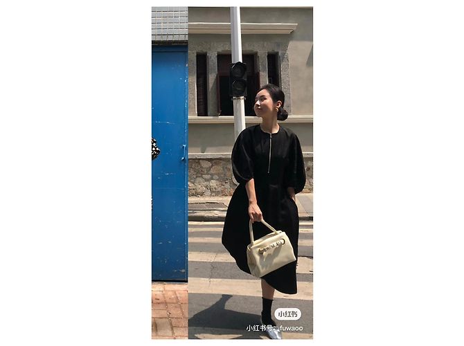 Vestido Céline de lino negro con mangas abullonadas - vista 9