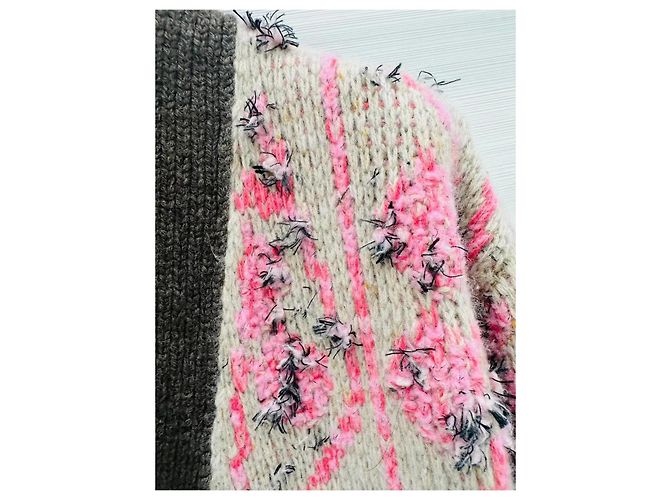 Chanel Cardigan aus Wolle in Rosa mit 3D Blumen - Ansicht 4