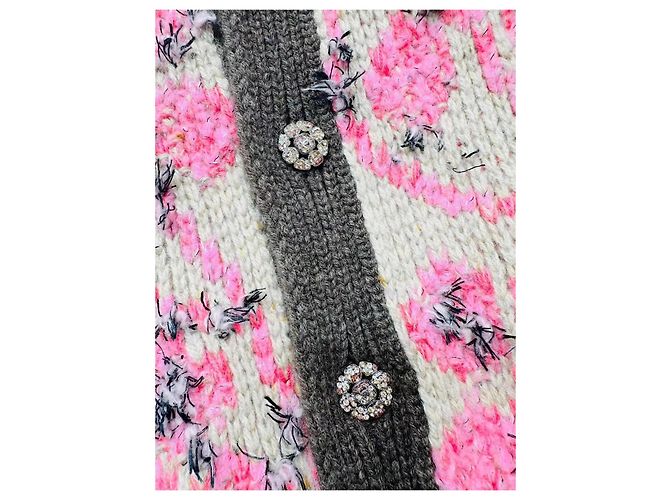 Chanel Cardigan aus Wolle in Rosa mit 3D Blumen - Ansicht 5