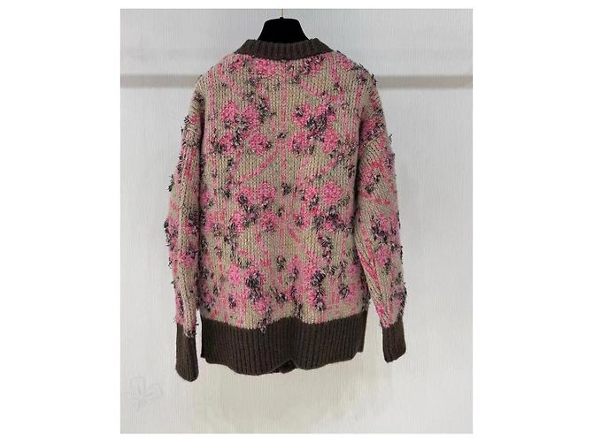 Chanel Cardigan aus Wolle in Rosa mit 3D Blumen - Ansicht 7