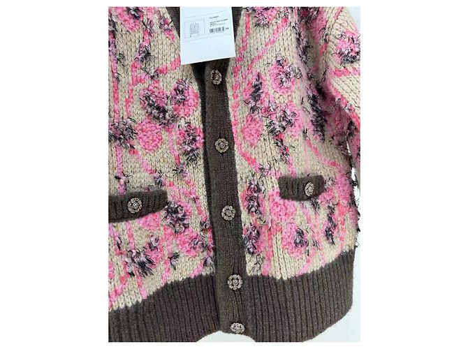 Chanel Cardigan aus Wolle in Rosa mit 3D Blumen - Ansicht 8