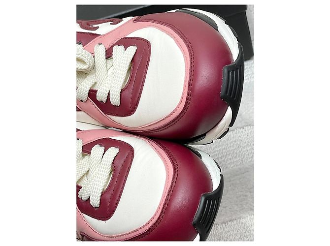 Chanel Sneaker aus bordeauxrotem Kalbsleder - Ansicht 6