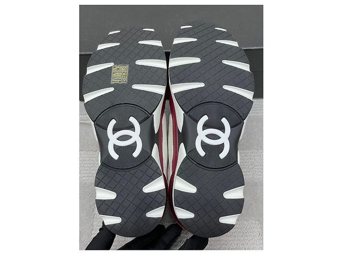 Chanel Sneaker aus bordeauxrotem Kalbsleder - Ansicht 8