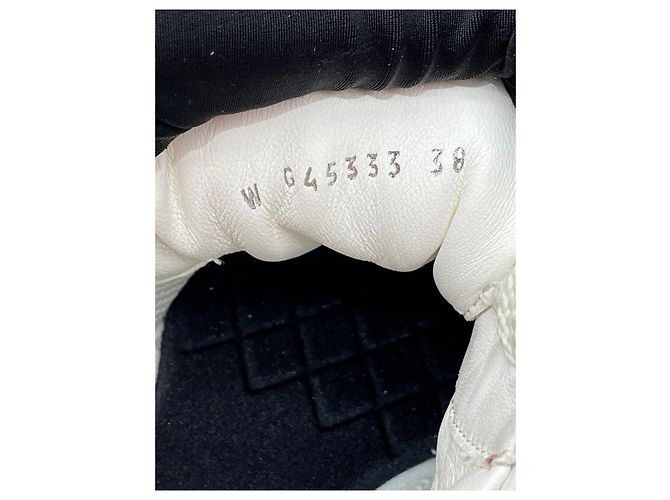 Chanel Sneaker aus bordeauxrotem Kalbsleder - Ansicht 9