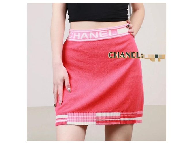 Falda Chanel Roja de Cachemira con Punto con Letras - vista 6