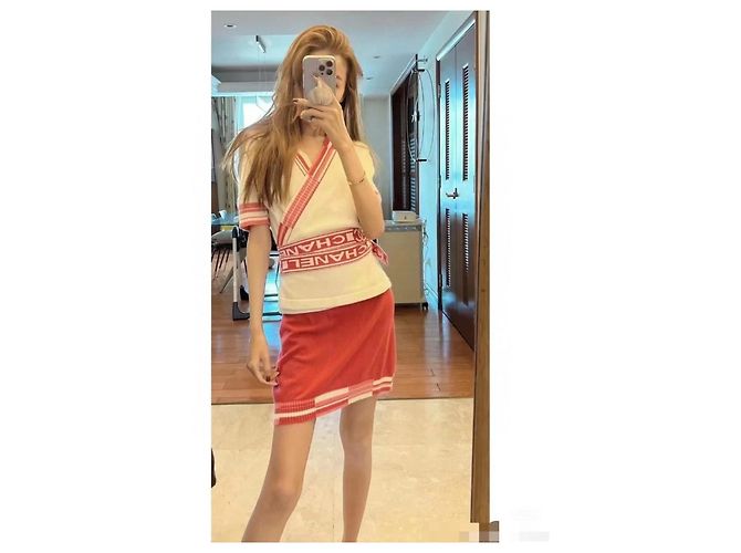 Falda Chanel Roja de Cachemira con Punto con Letras - vista 9