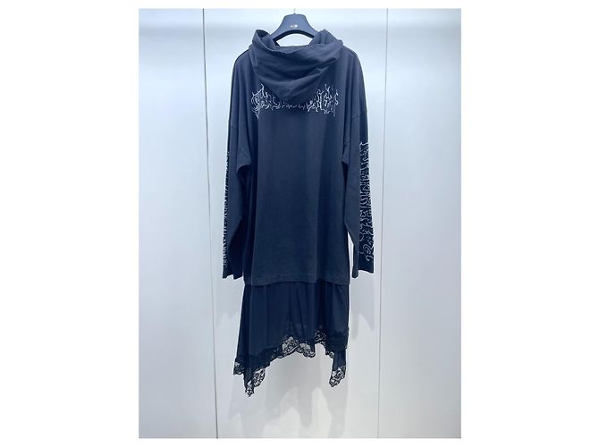 Vestido Balenciaga Negro de Algodón con Capucha Estampado Sánscrito - vista 2
