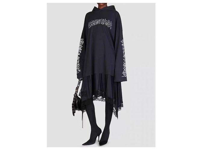 Vestido Balenciaga Negro de Algodón con Capucha Estampado Sánscrito - vista 6