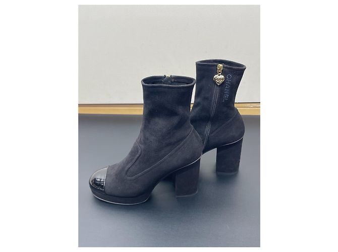 Botines Chanel de ante negro - vista 2