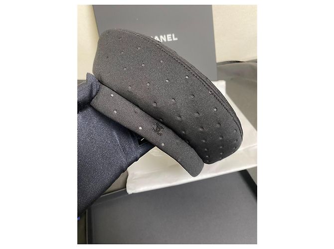 Basco Chanel Nero in Lana a Pois - vista 5