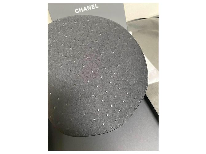 Basco Chanel Nero in Lana a Pois - vista 6
