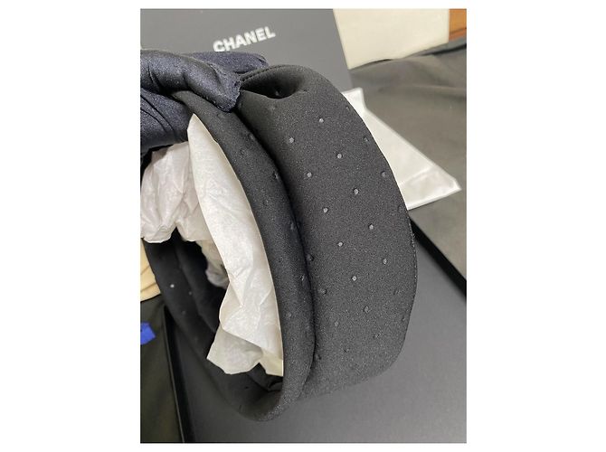 Basco Chanel Nero in Lana a Pois - vista 7