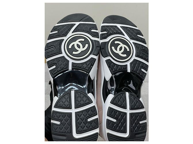 Chanel Sneaker aus rosa Stoff - Ansicht 8