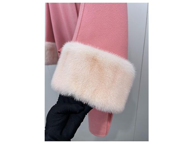 Capa Loro Piana de Cachemira Rosa con Puños de Visón - vista 4