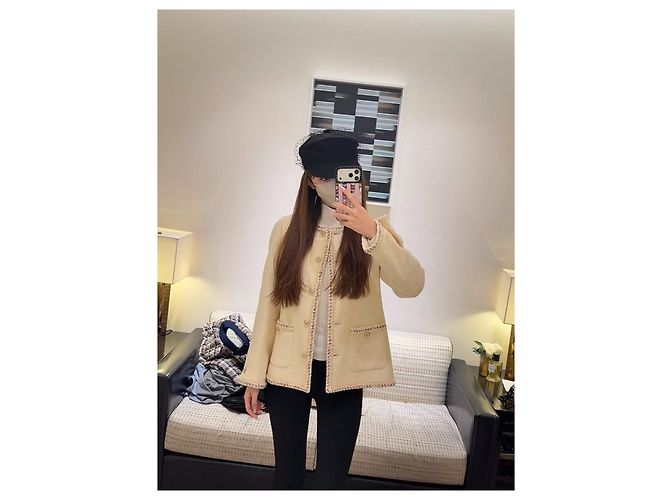 Chanel Tweed Jacke Ecru mit Paillettenbesatz Größe 38 - Ansicht 5
