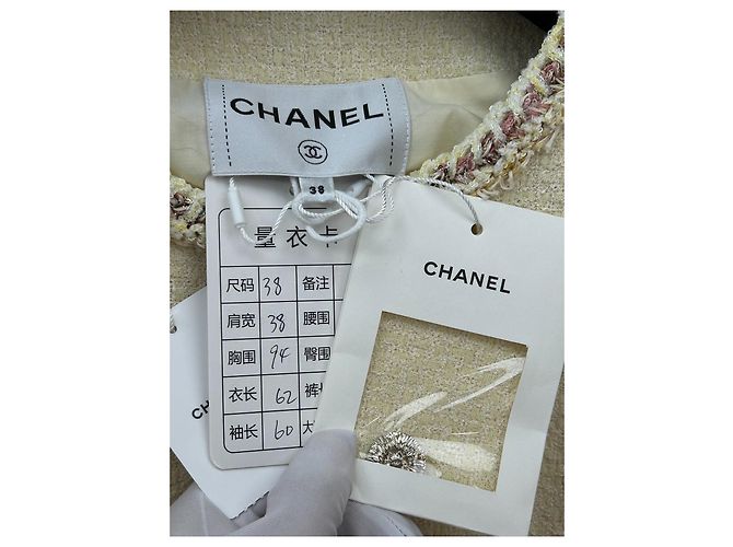 Chanel Tweed Jacke Ecru mit Paillettenbesatz Größe 38 - Ansicht 6
