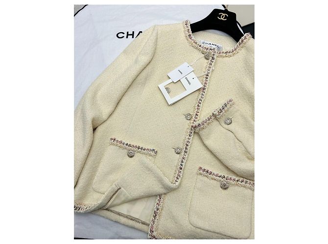 Chanel Tweed Jacke Ecru mit Paillettenbesatz Größe 38 - Ansicht 9