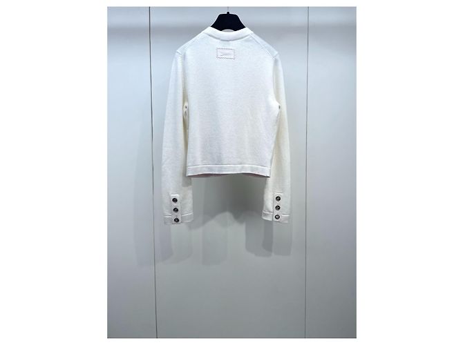 Chanel Cashmere Cardigan Weiß mit gesticktem Logo - Ansicht 2