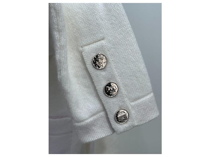 Chanel Cashmere Cardigan Weiß mit gesticktem Logo - Ansicht 5