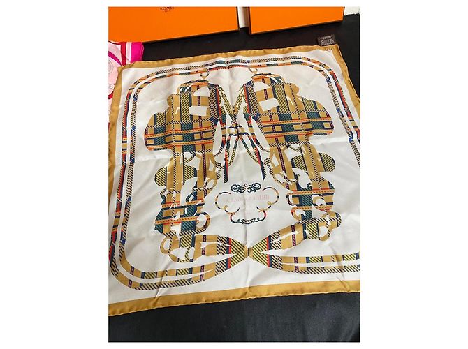 Pañuelo de seda Hermès Brides de Gala - vista 2
