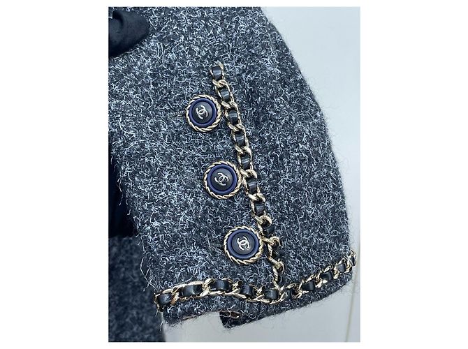 Chaqueta Chanel de tweed gris con cadena - vista 3