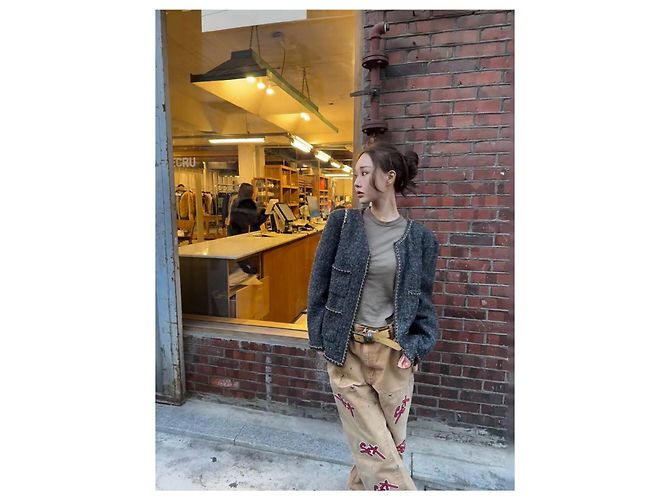 Chaqueta Chanel de tweed gris con cadena - vista 9