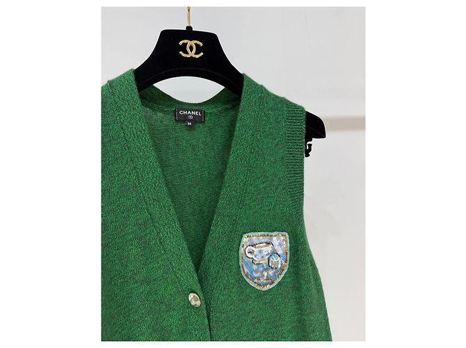 Colete Chanel de Cashmere Verde com Emblema Double C - vista 2