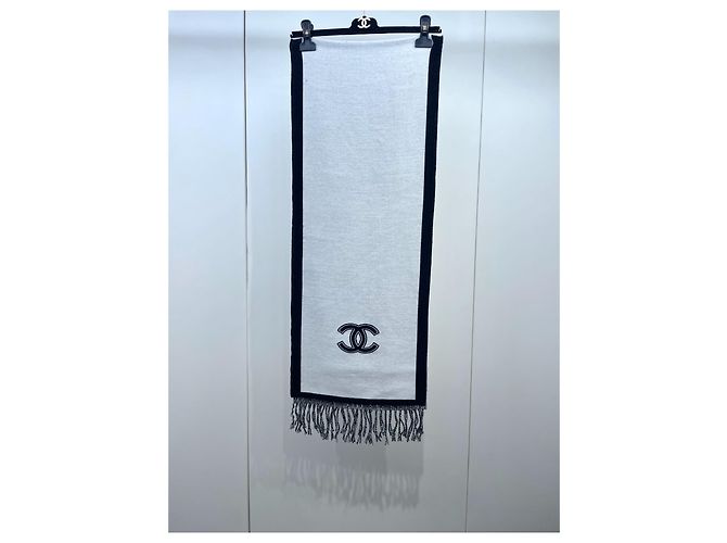 Sciarpa Chanel in Cashmere Bianco e Nero Double C - vista 2