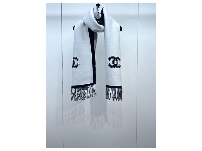 Sciarpa Chanel in Cashmere Bianco e Nero Double C - vista 3