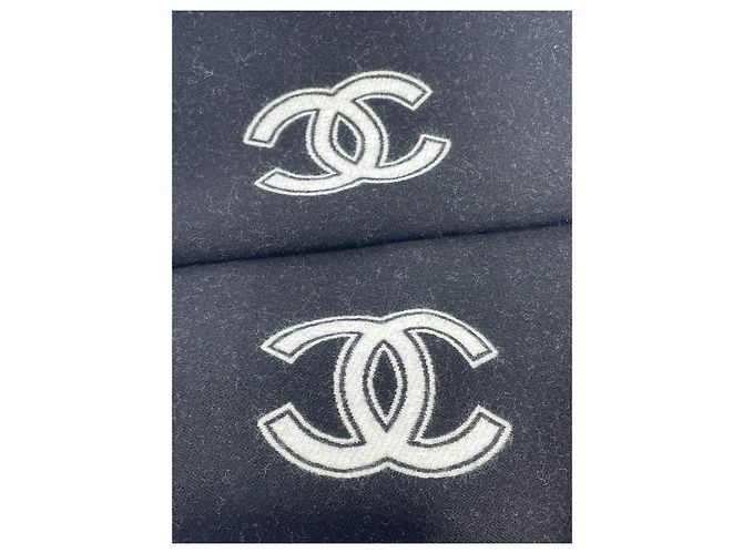 Sciarpa Chanel in Cashmere Bianco e Nero Double C - vista 5