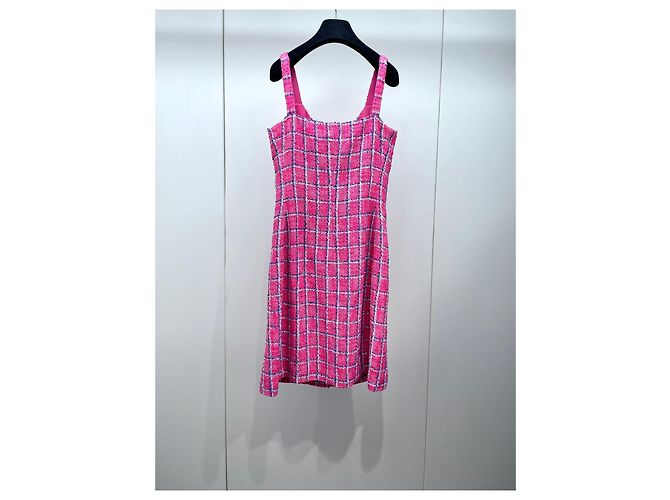 Chanel Kleid aus rosa Tweed mit Karomuster und Trägern - Ansicht 2