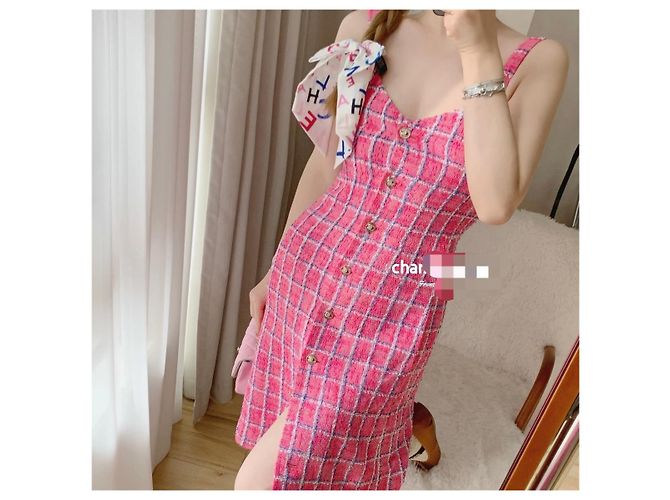 Chanel Kleid aus rosa Tweed mit Karomuster und Trägern - Ansicht 4