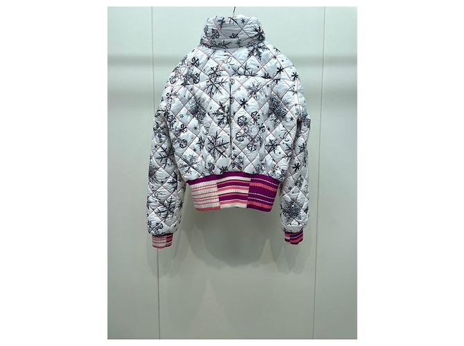 Chanel Steppjacke mit Schneeflocken Muster - Ansicht 2