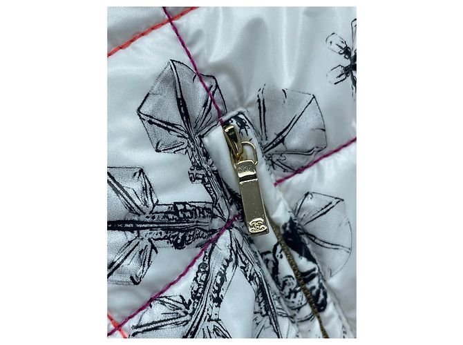 Chanel Steppjacke mit Schneeflocken Muster - Ansicht 3