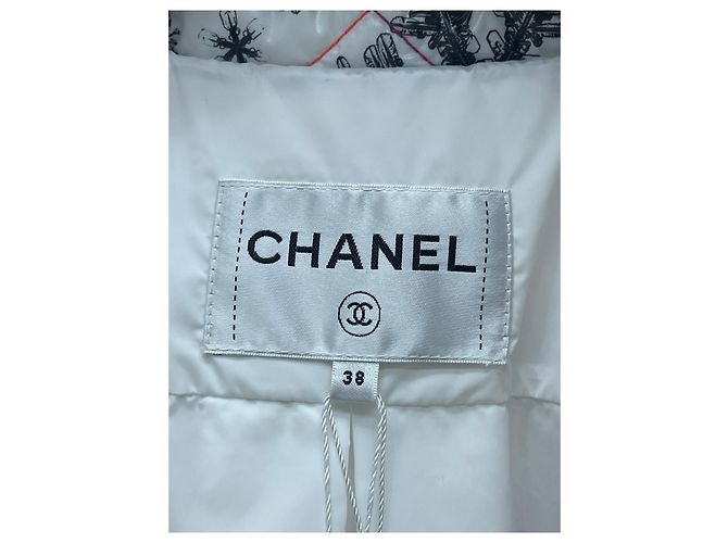 Chanel Steppjacke mit Schneeflocken Muster - Ansicht 4