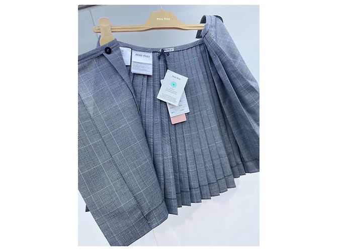 Falda Miu Miu de lana gris a cuadros plisada con broche de pedrería - vista 4