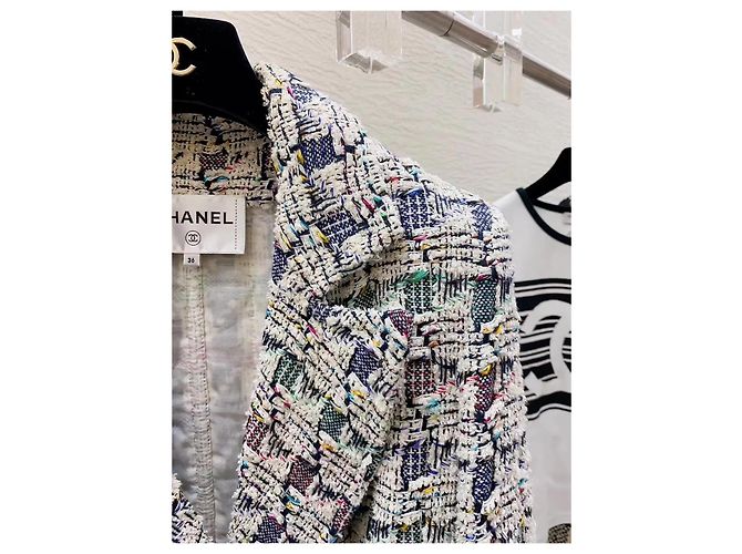 Chanel Tweed Jacke mit abnehmbarer Kamelie - Ansicht 6