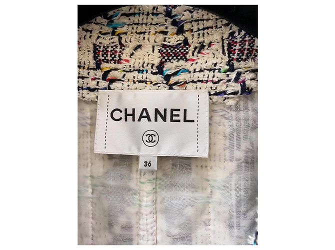 Chanel Tweed Jacke mit abnehmbarer Kamelie - Ansicht 7