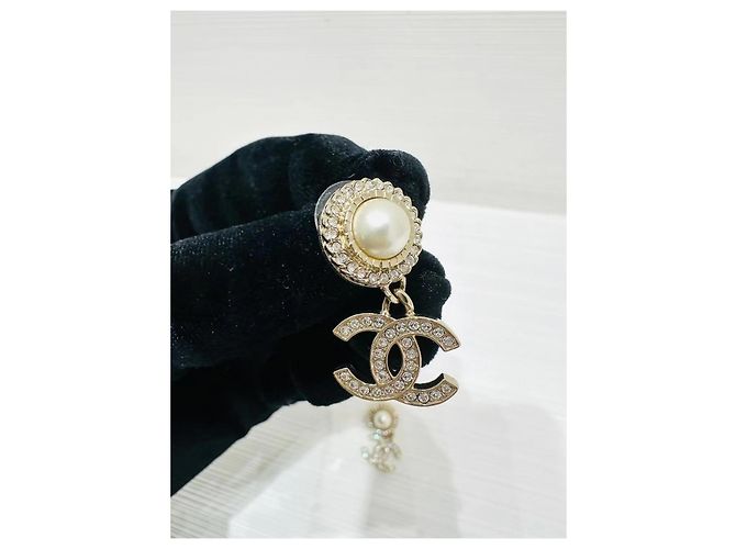 Orecchini Chanel Fiore Oro con Perla e Strass - vista 3