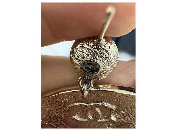 Orecchini Chanel Métiers d'art Camelia in Perle e Ventaglio in Vetro - vista 5