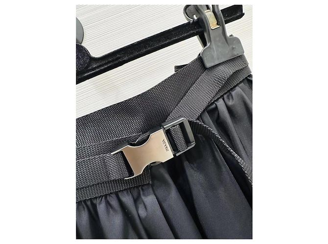 Falda paraguas Prada Re-Nylon Negra - vista 2