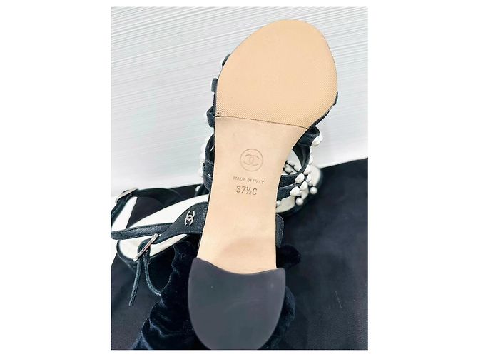 Sandali Chanel in Pelle con Cinturino alla Caviglia di Perle - vista 6