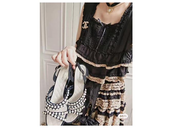 Sandali Chanel in Pelle con Cinturino alla Caviglia di Perle - vista 8
