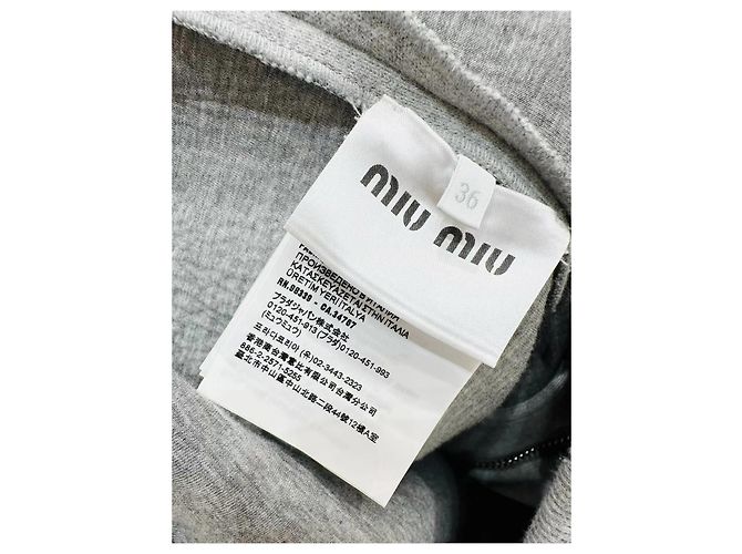 Miu Miu Jacke aus grauer Wolle mit Logo Patch - Ansicht 6
