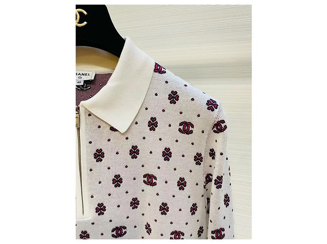 Chanel Strickware aus Seide mit Kleemuster und Polokragen - Ansicht 4